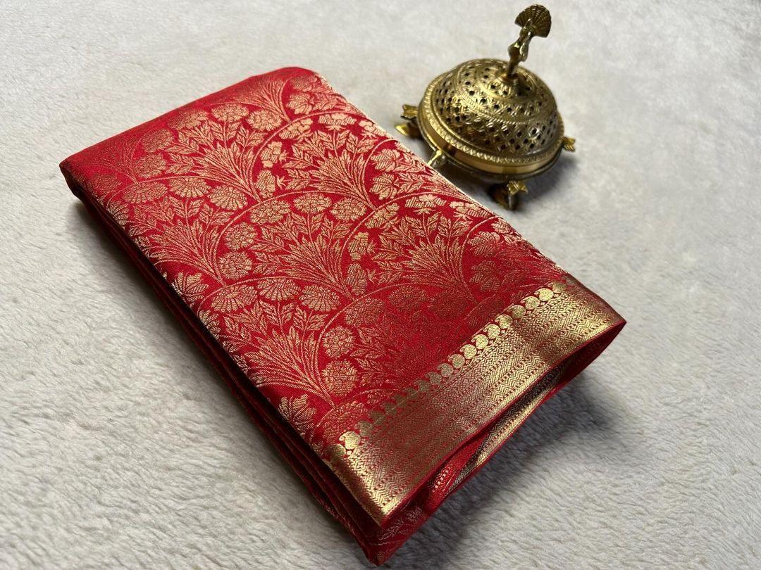 Fashion Meets Tradition: Shop Stunning Brocade Silk Sarees