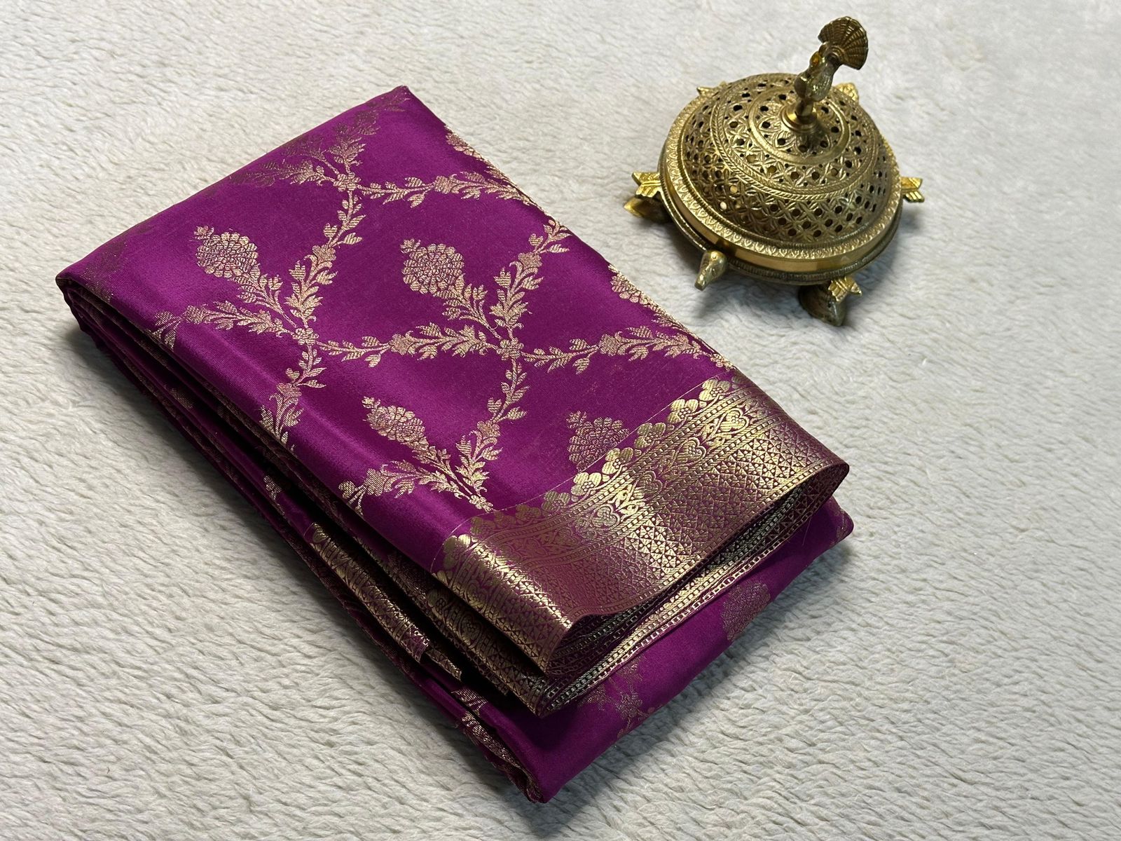 Embrace Luxury: Silk Brocade Saree Adorned with Lavish Gold & Silver Zari