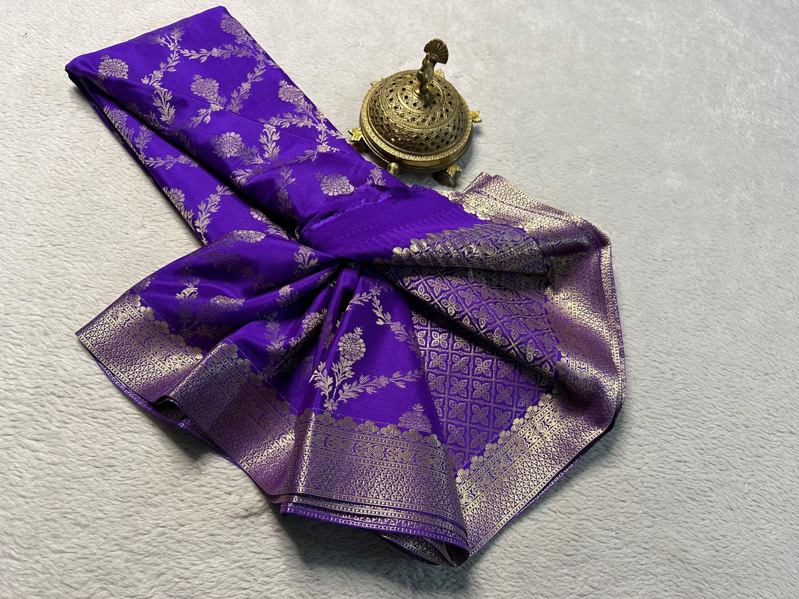 Embrace Luxury: Silk Brocade Saree Adorned with Lavish Gold & Silver Zari