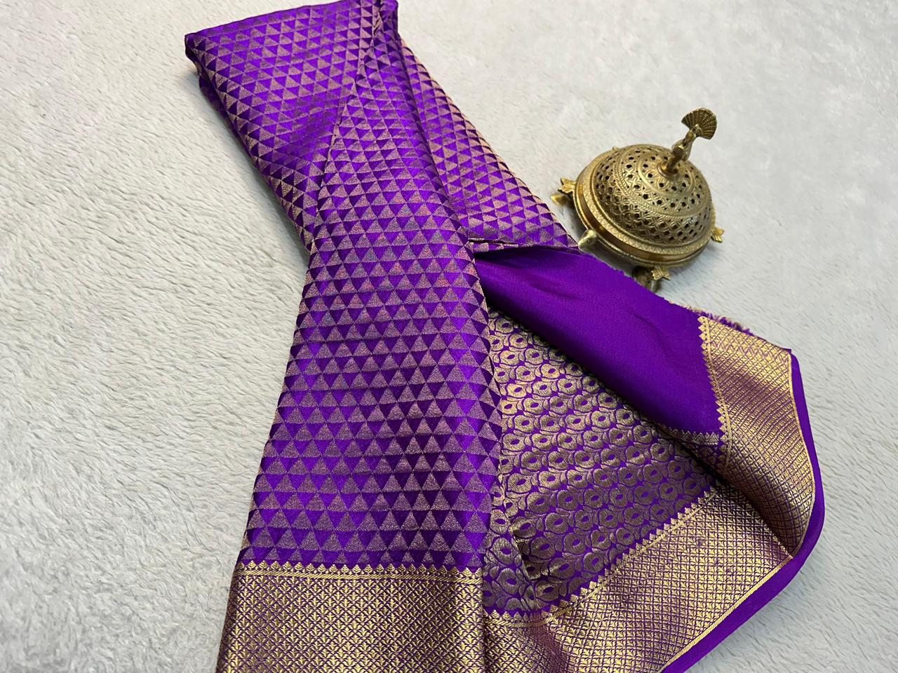 Celebrate Grace: Silk Brocade Saree with Majestic Zari Weaving and Rich Pallu