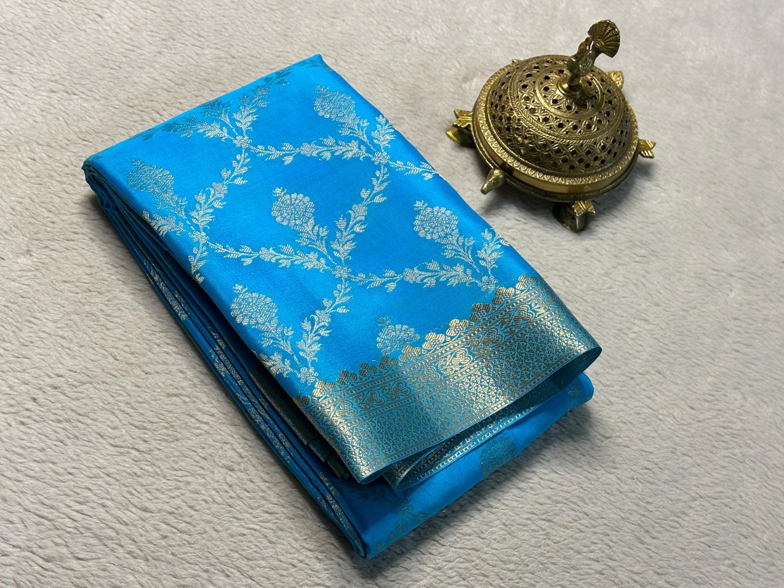 Embrace Luxury: Silk Brocade Saree Adorned with Lavish Gold & Silver Zari