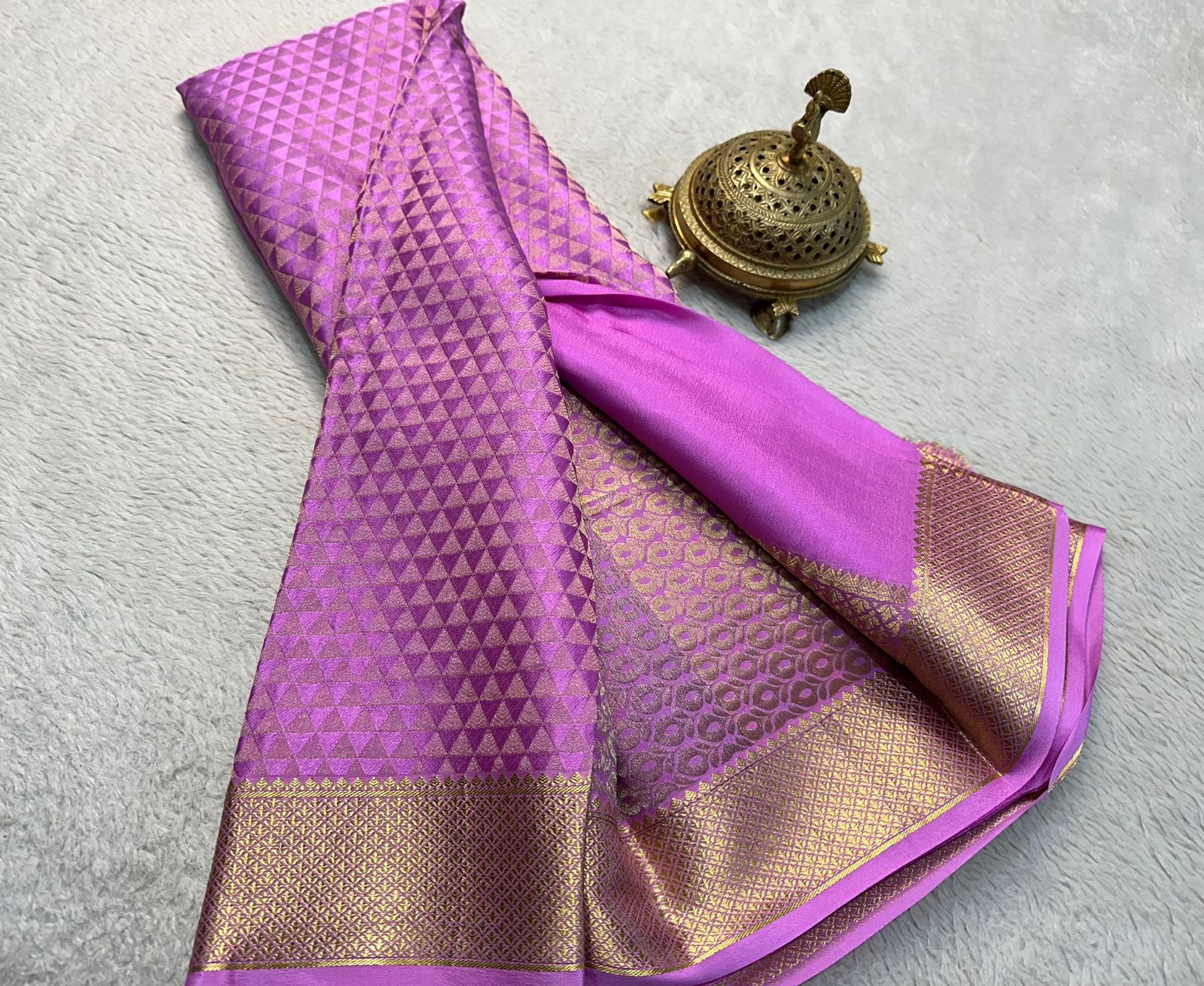 Exquisite Silk Brocade Saree: Gold & Silver Zari Weaving with Diamond Box Design and Rich Pallu