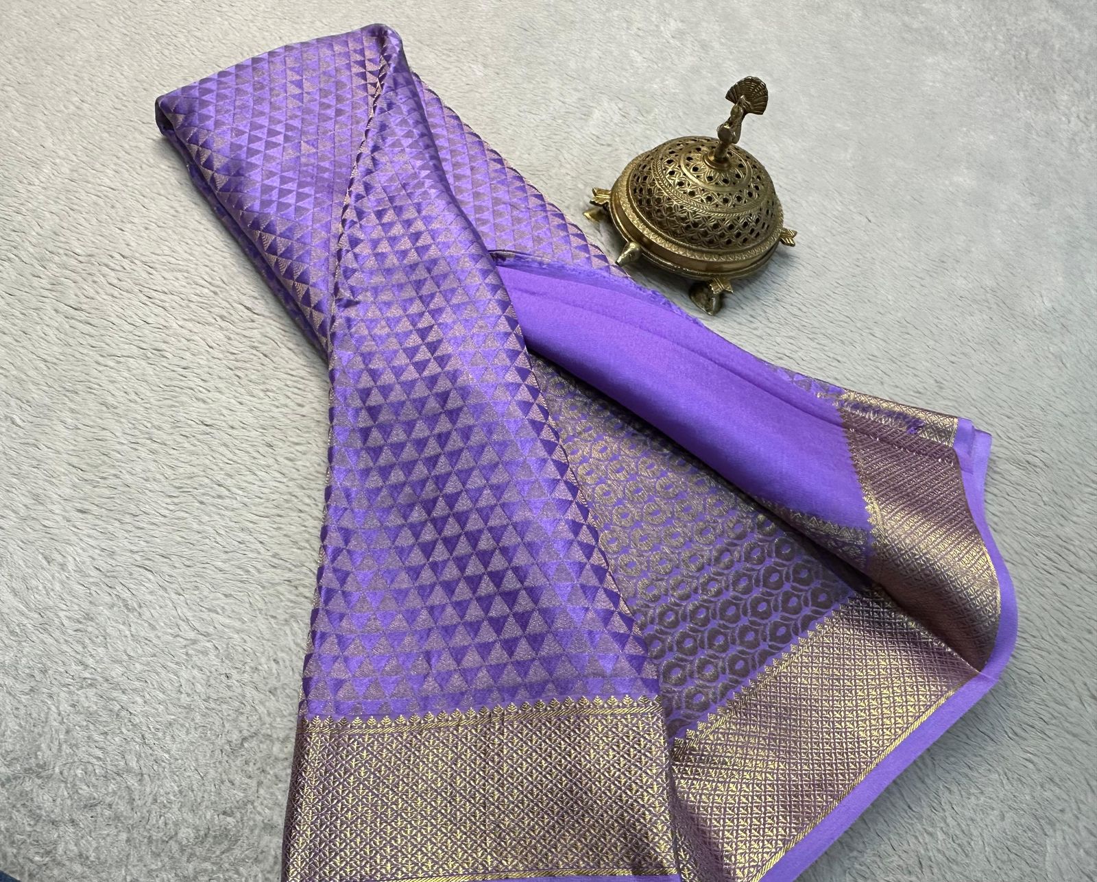 Exquisite Silk Brocade Saree: Gold & Silver Zari Weaving with Diamond Box Design and Rich Pallu